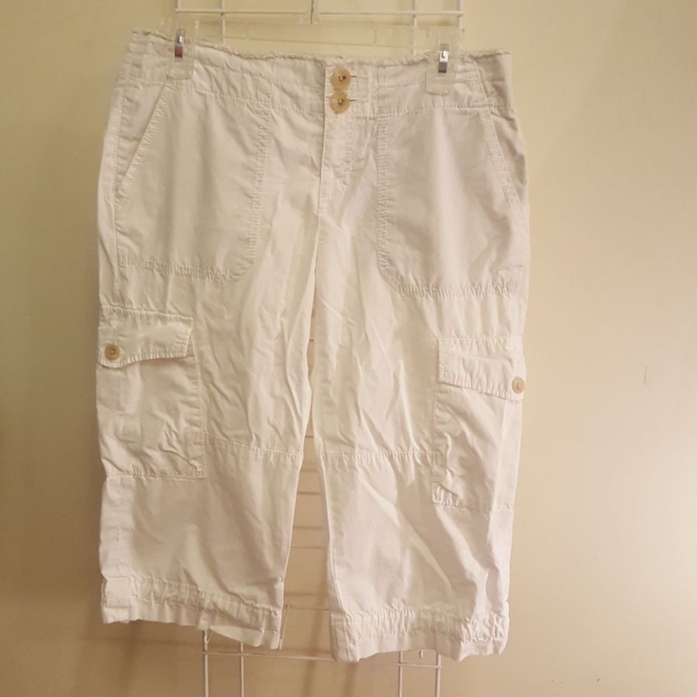 Banana Republic 💙White Cropped Cargo Pants